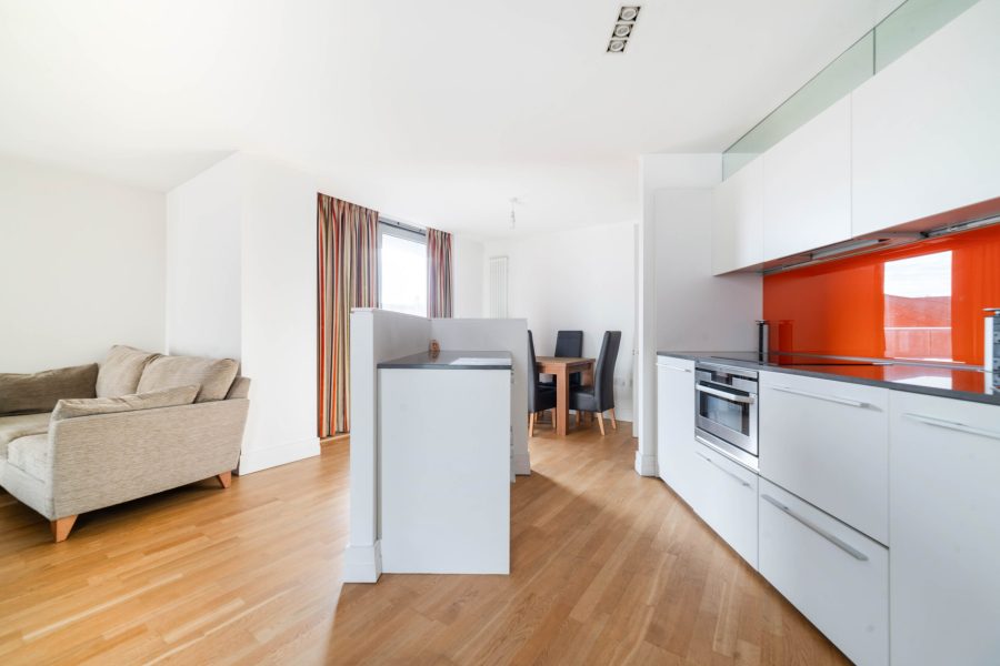 Apartment 3, The Circus